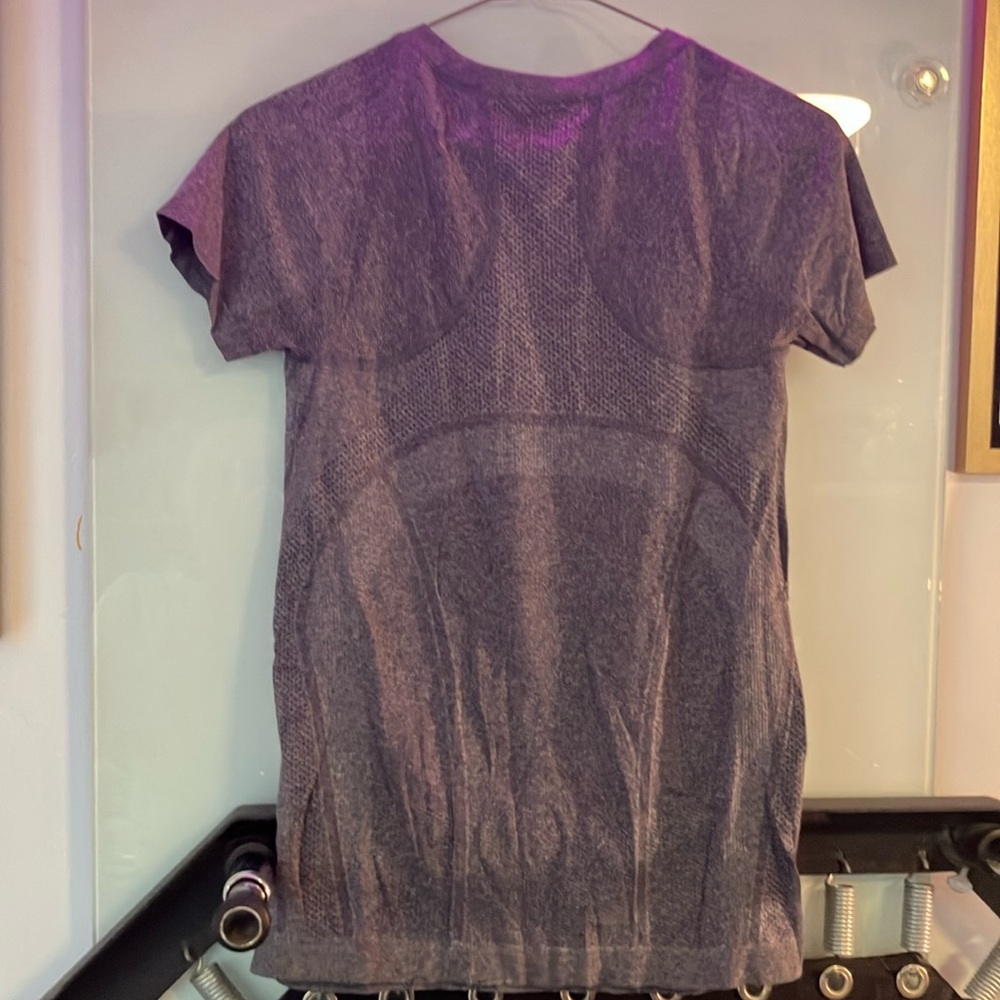 Lululemon Athletica Purple Fitted Short Sleeve T-Shirt - Picture 2 of 2